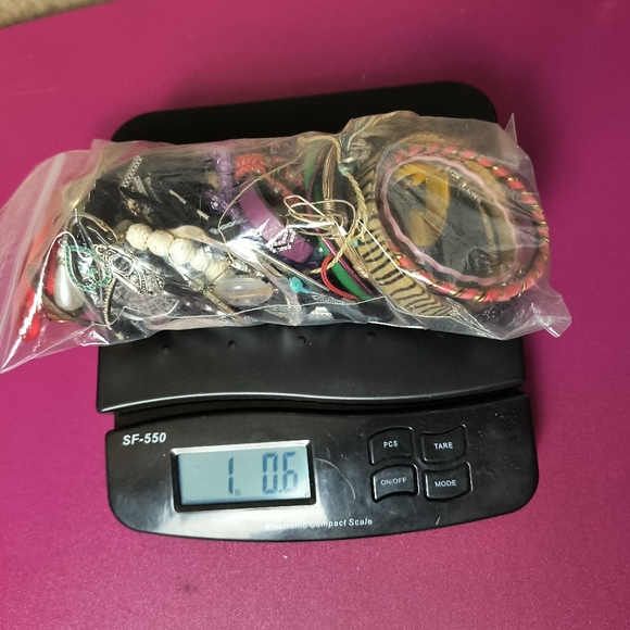 Lot Of Jewelry Broken Scrap And Crafts 1lb0.6 - Picture 6 of 6